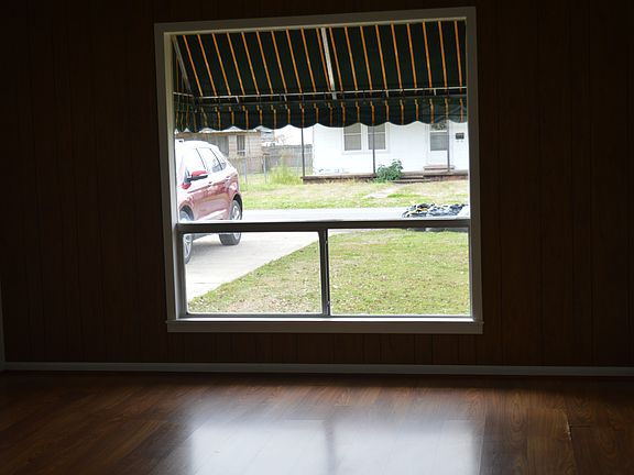 2nd image of 411 Laporte St