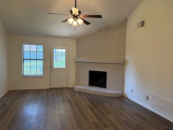 3rd image of 112 Cinnamon Ln