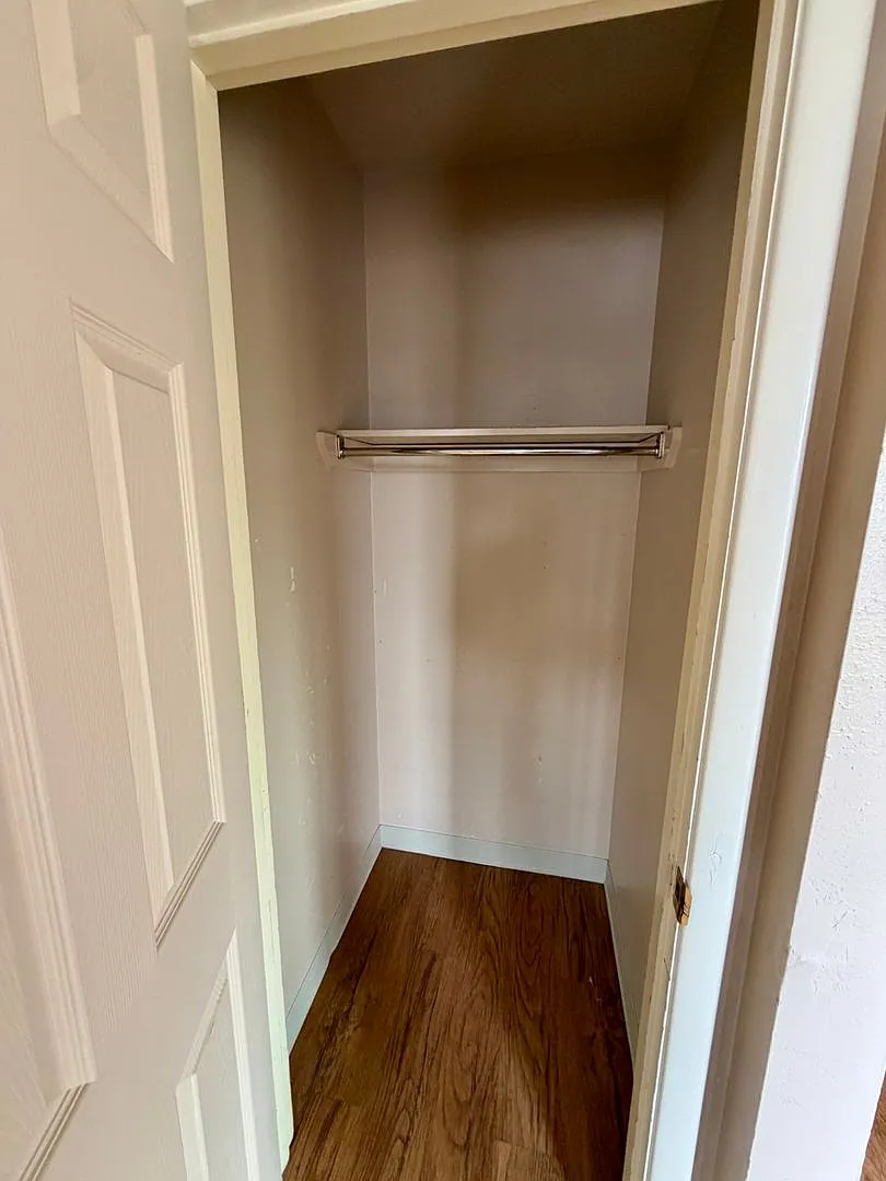 2 bed 1 bath duplex - water, sewer and garbage paid — Photo 4