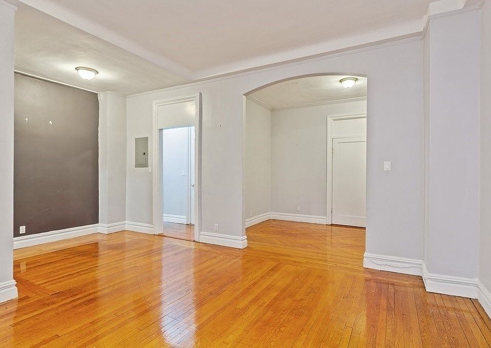 2nd image of 525 W End Ave APT 6I