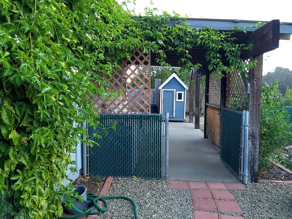 Guesthouse Entrance 1