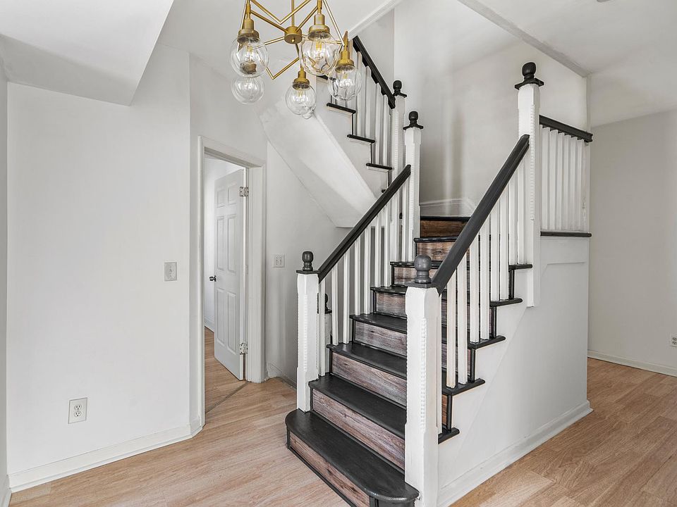 APARTMENT HALLWAY