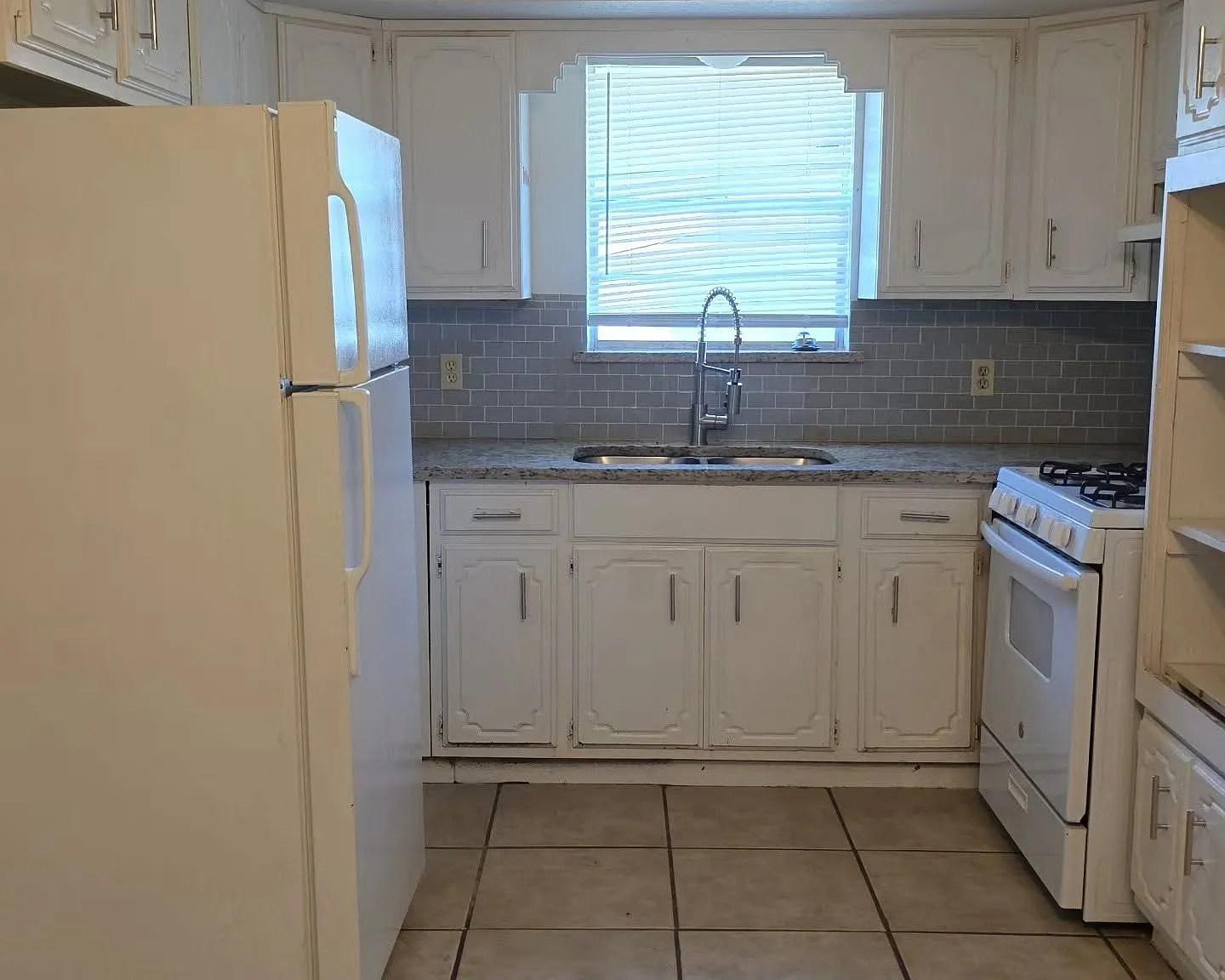 3 bed, 1.5 bath, 1200 sqft, $1,200 — Photo 4
