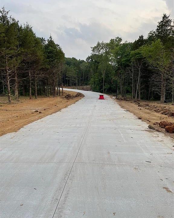 2nd image of 212 Creek Valley Dr
