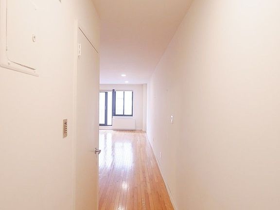 4th image of 77 5th Ave APT 14C