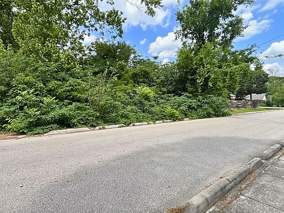 3rd image of 10311 Raymondville Rd