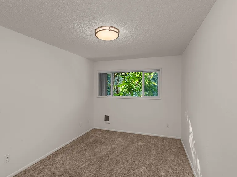 27th East Apartments — Photo 9