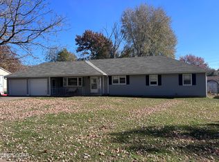 1910 Wynwood Dr, Carthage, MO 64836