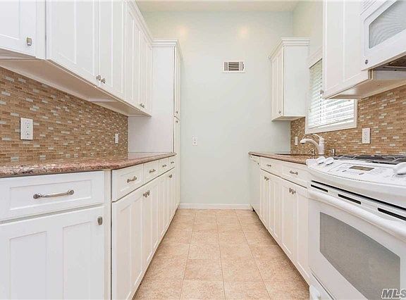 5th image of 1640 202nd St