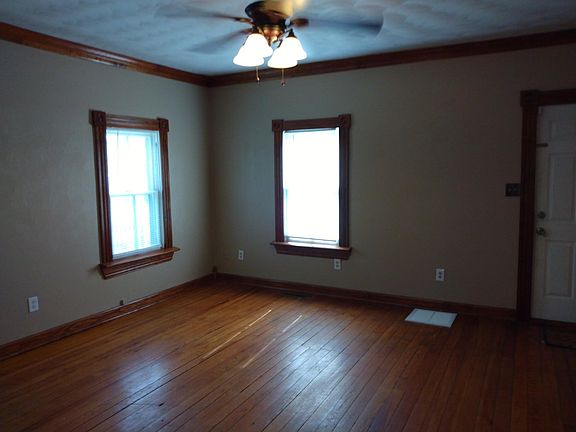 5th image of 558 Broad St