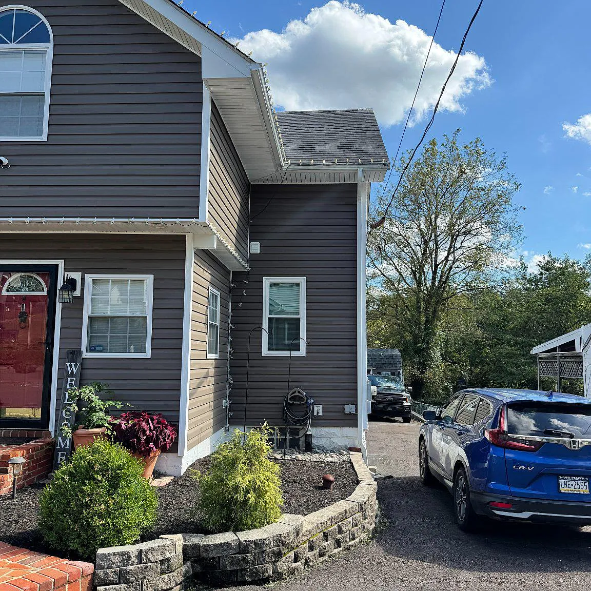 3 bed, 2.0 bath, 1400 sqft, $3,000 — Photo 3