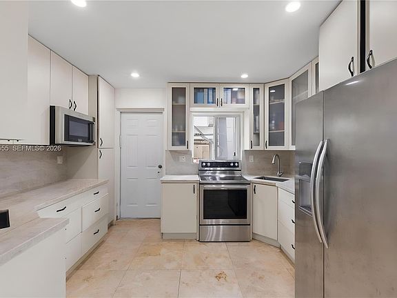 4th image of 1601 Bay Rd APT 4