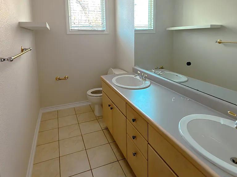 3640 E Ellsworth Ave — Photo 9