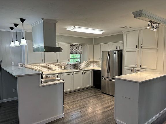 kitchen appliances included