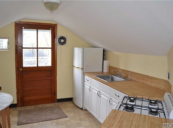 4th image of 18 Wood Ave