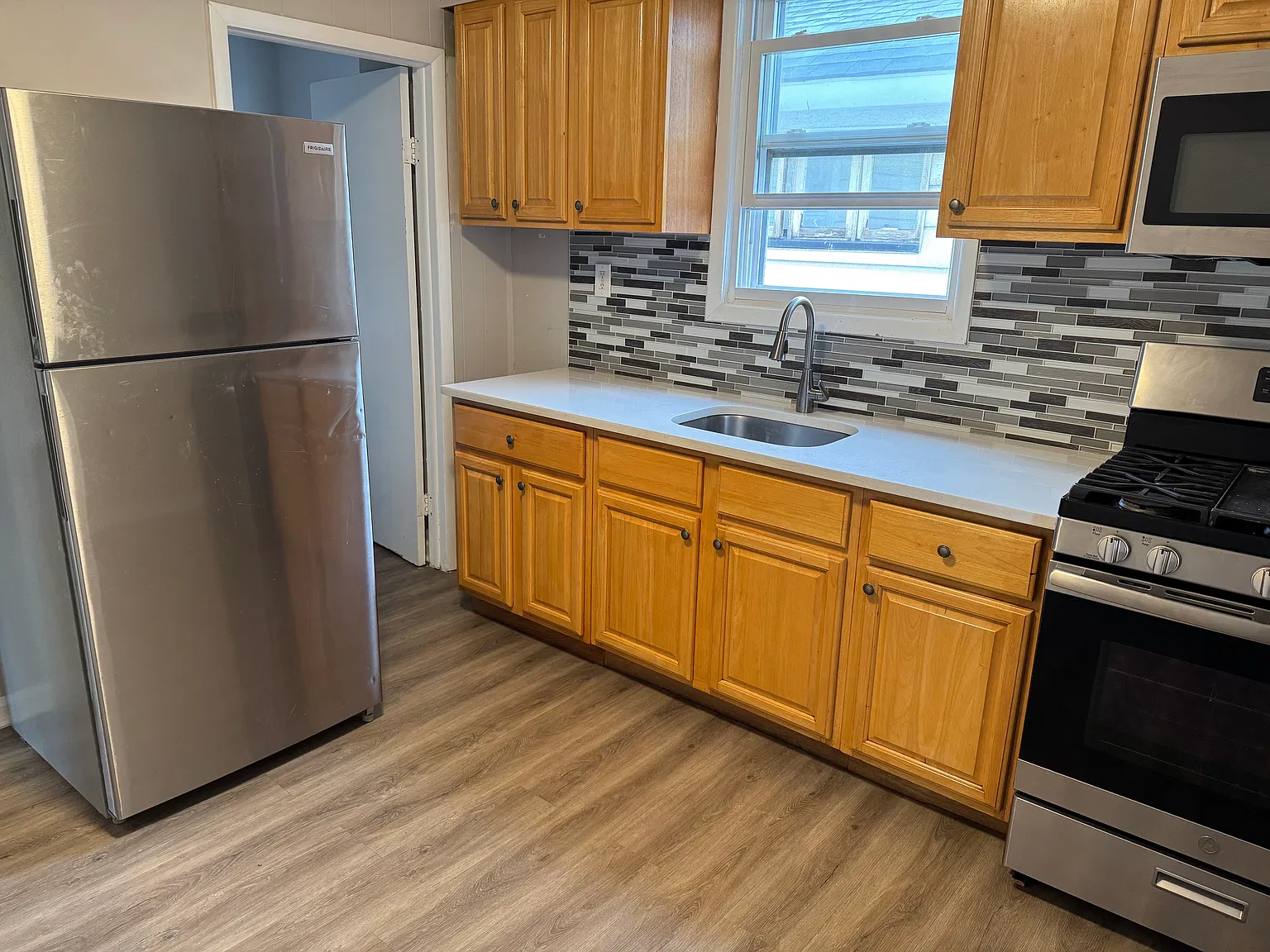 213 Amity St — Photo 2