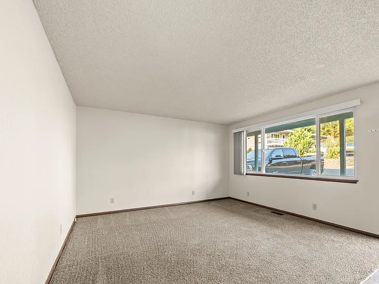 301 Jefferson Ave — Photo 7