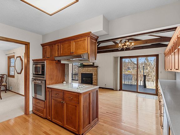 5th image of 2565 Martin Way
