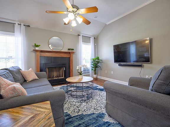 5th image of 3811 Thoreau Dr