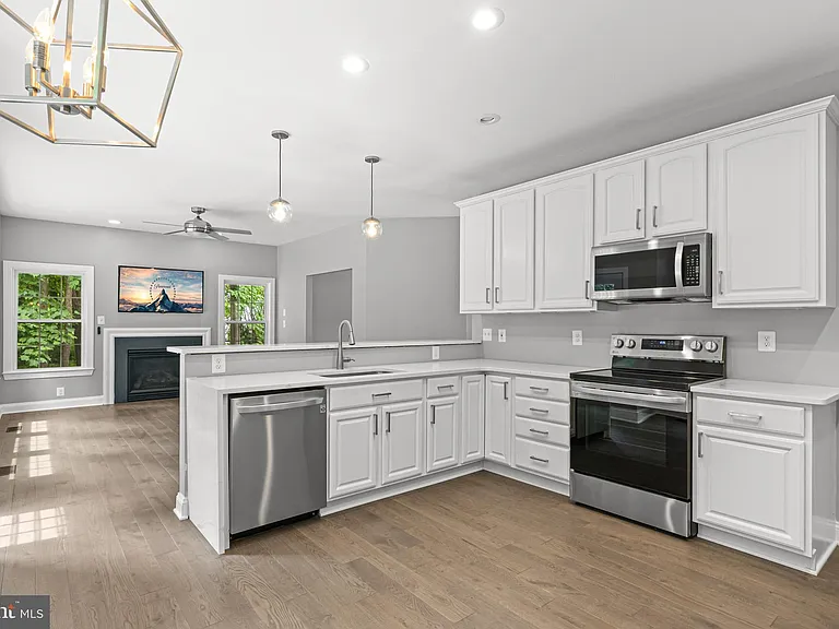 1525 Walters Ln — Photo 10