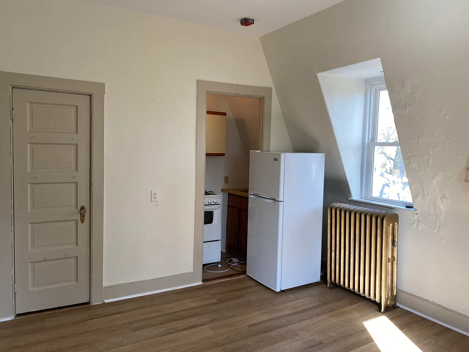 Studio, 300 sqft, $1,275 — Photo 4