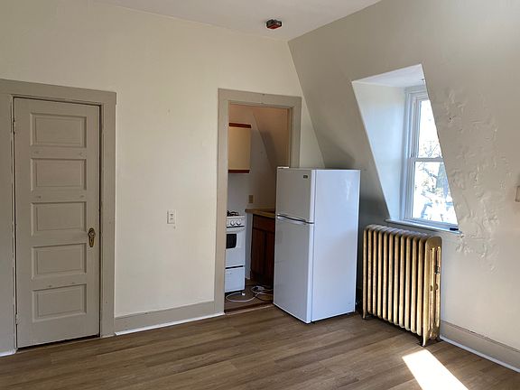4th image of 92 High St #8