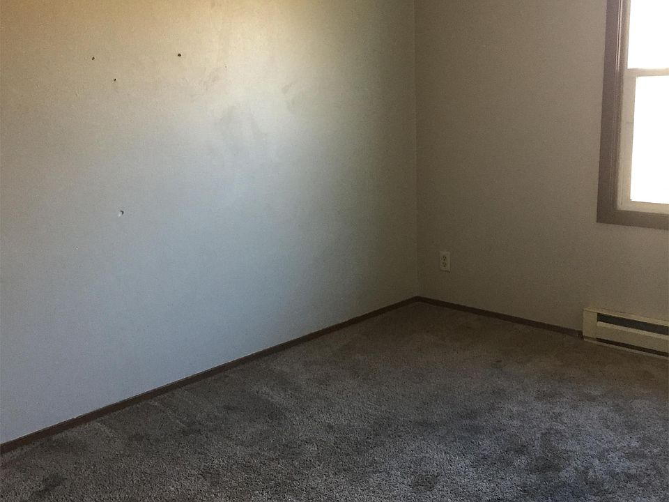 2nd image of 136 Earl St APT 11