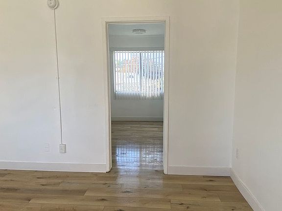 5th image of 5130-5140 Roseland St #5140-3