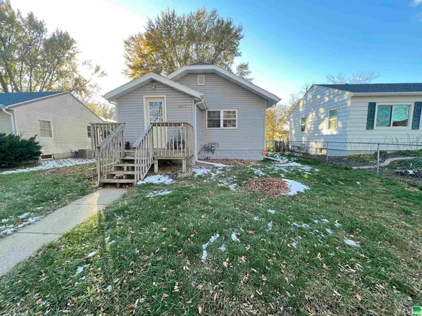 2617 S Martha St, Sioux City, IA 51106