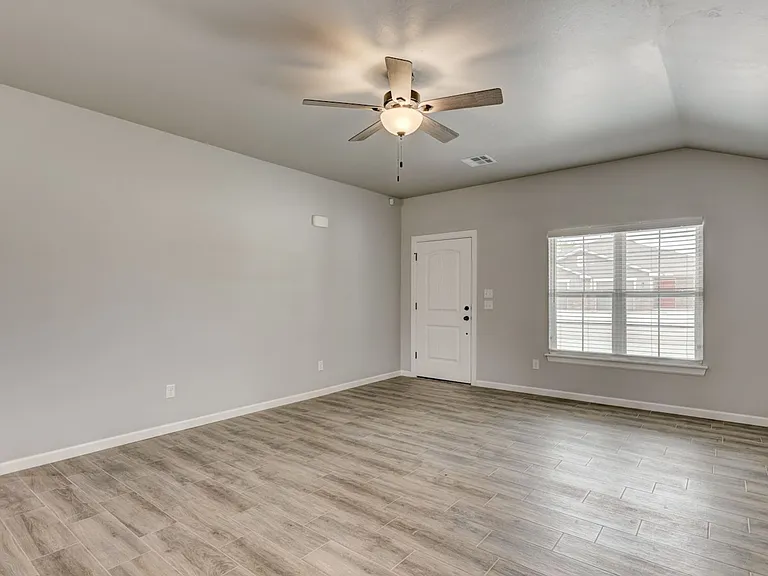 710 League Cir — Photo 4