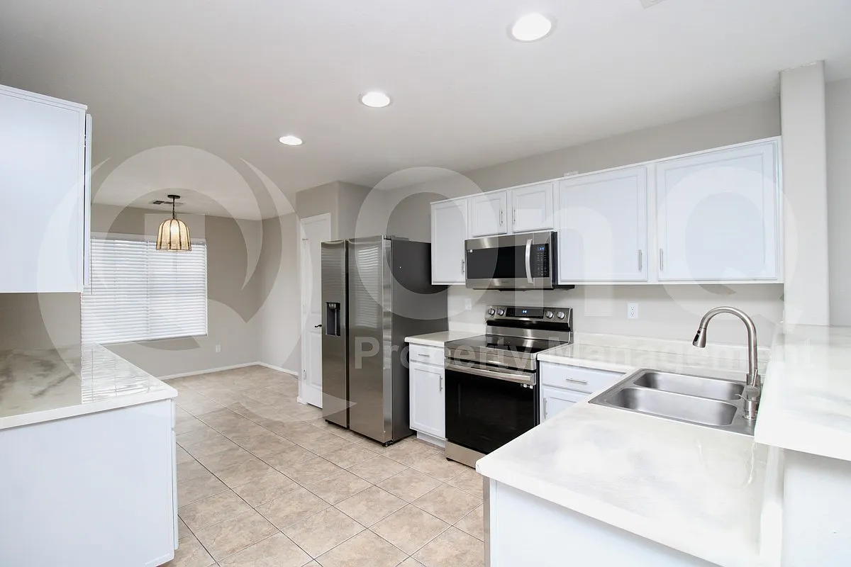 3 bed, 2.0 bath, 1277 sqft, $1,650 — Photo 3