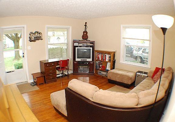 2nd image of 46 E Stanton Ave
