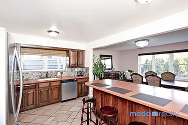 Rented by Moda Realty