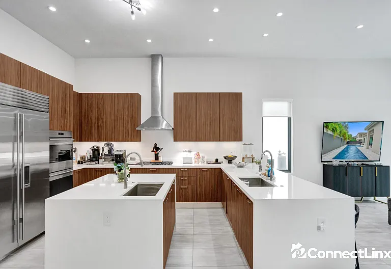 5663 Brookfield Cir — Photo 3