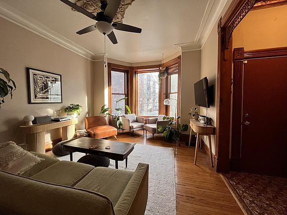 3rd image of 1046 W Barry Ave Unit 2