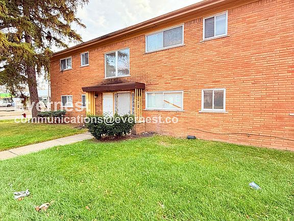 2nd image of 15601 Schoolcraft St APT 5