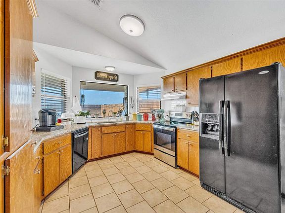 4th image of 4415 SW Parkway Dr