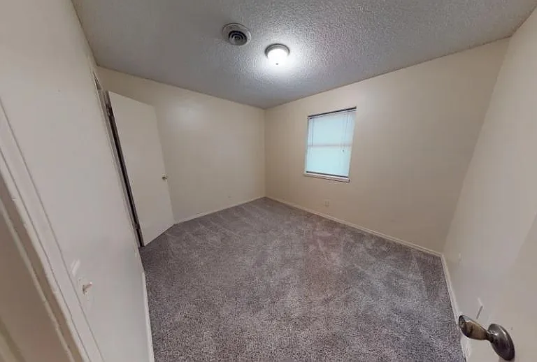 1110 W Tyler Ave #2 — Photo 5
