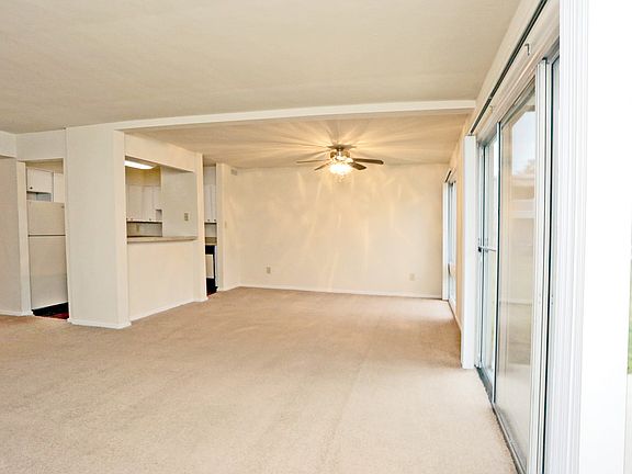 3rd image of 914 S Oriole Cir APT 101