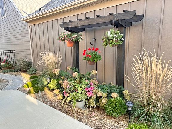 4th image of 6580 Sweet Meadow Dr