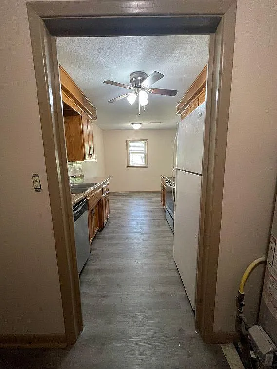 3 bed, 1040 sqft, $1,300 — Photo 4