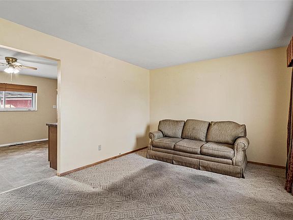 4th image of 2519 Meadowlane Dr