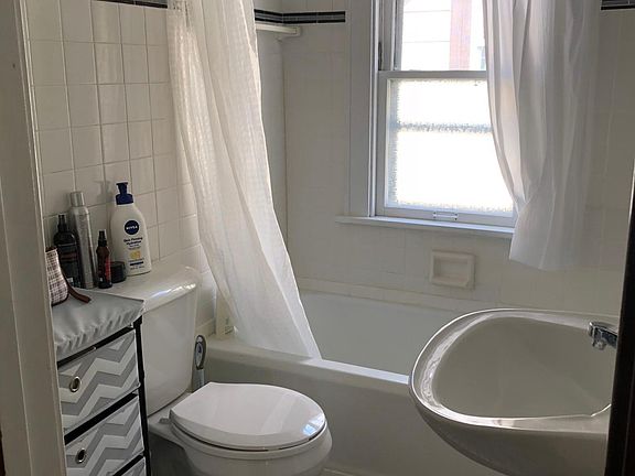 2nd image of 2965 N Bremen St