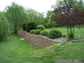2nd image of 2818 Woodfield Dr