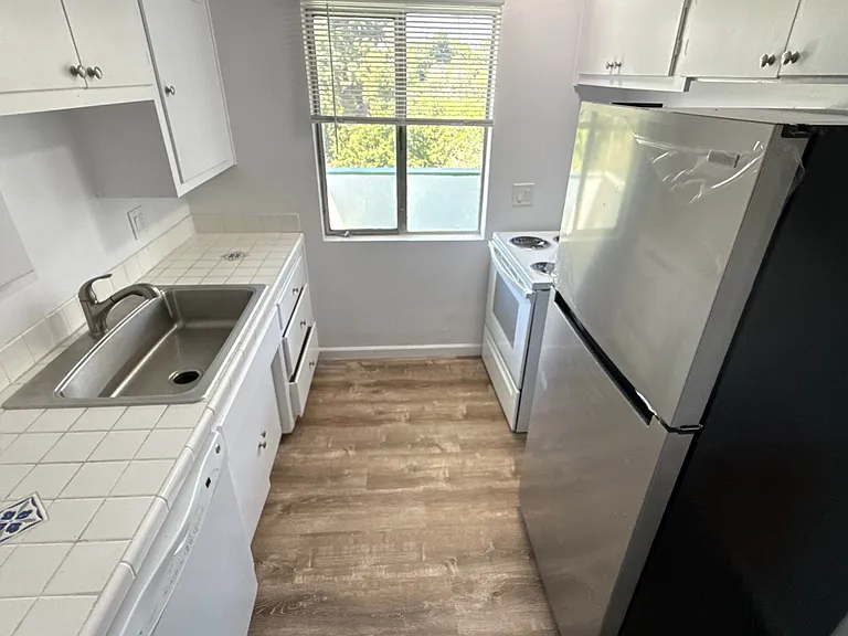 1675 Amberwood — Photo 11