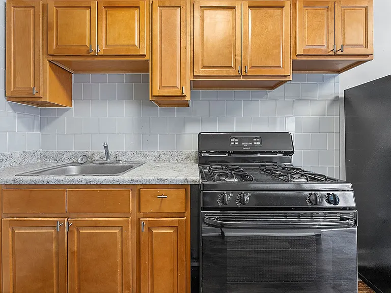 Girard Court Apartments — Photo 8