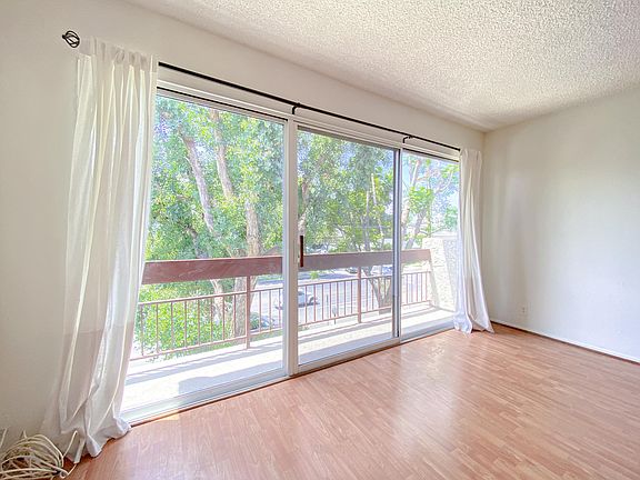3rd image of 12157 Moorpark St APT 206