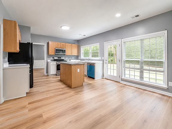 4th image of 2923 Stanstead Cir