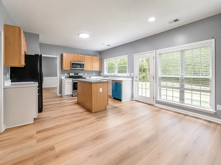 2923 Stanstead Cir — Photo 4
