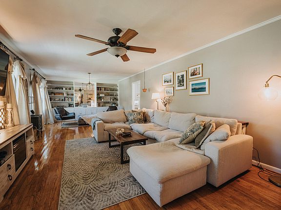 3rd image of 104 Briarwood Dr